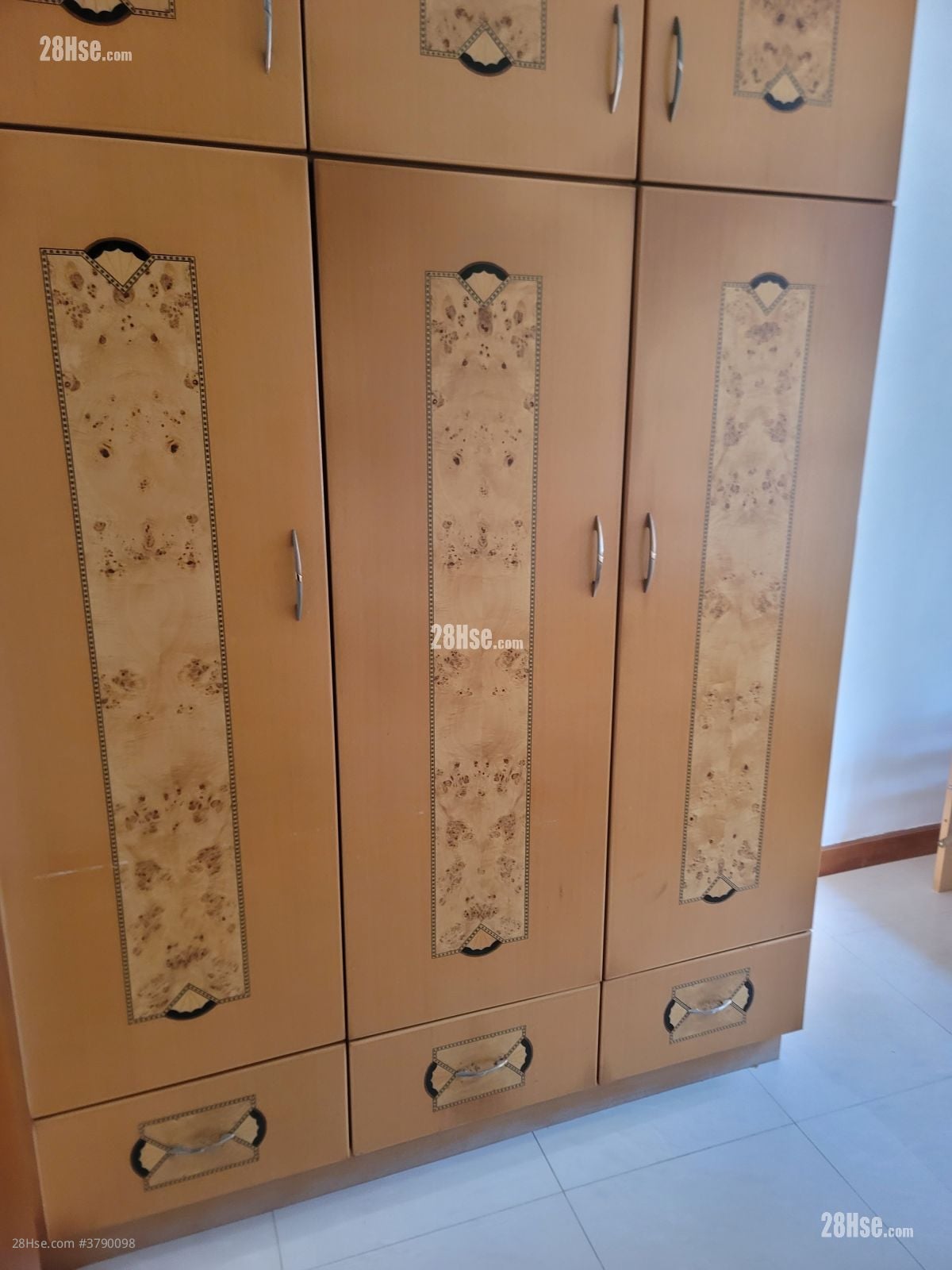 Yuet Wah Mansion Rental 4 Bedrooms 80 ft²