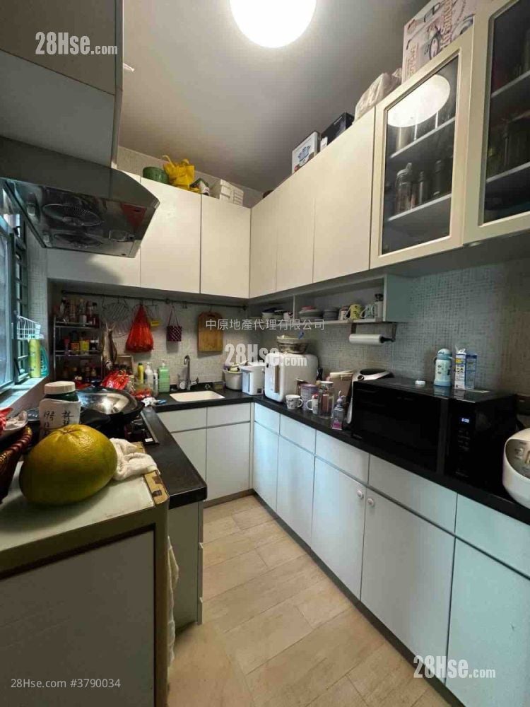 Woodland Crest Sell 3 Bedrooms , 2 Bathrooms 942 ft²