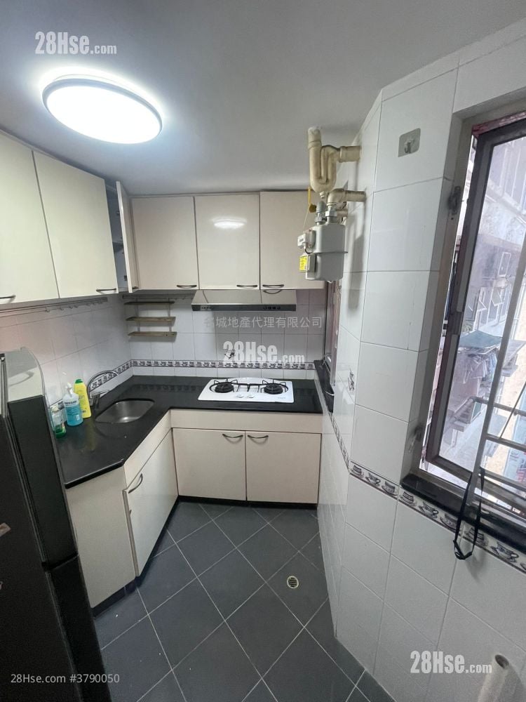 King Tin Court Sell 2 Bedrooms , 1 Bathroom 431 ft²
