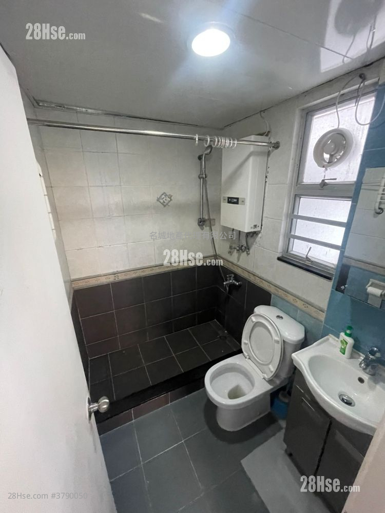 King Tin Court Sell 2 Bedrooms , 1 Bathroom 431 ft²