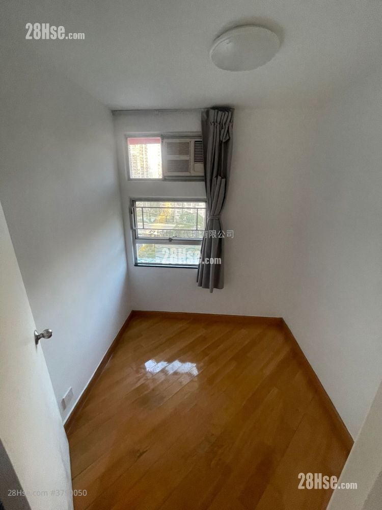 King Tin Court Sell 2 Bedrooms , 1 Bathroom 431 ft²