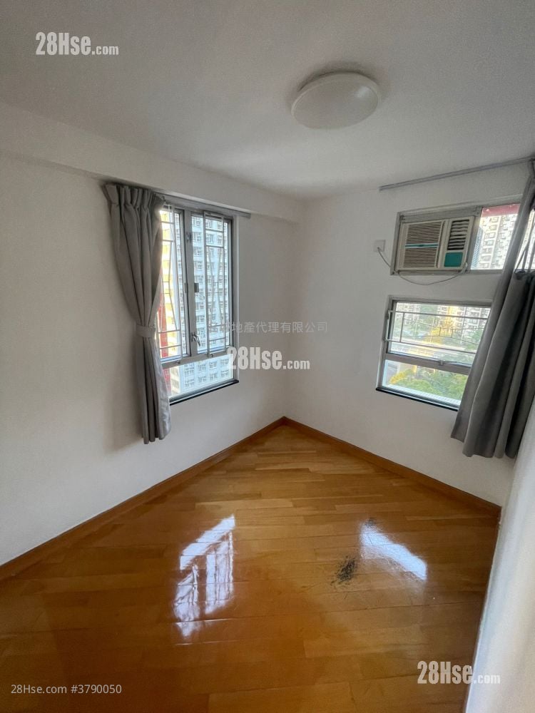 King Tin Court Sell 2 Bedrooms , 1 Bathroom 431 ft²