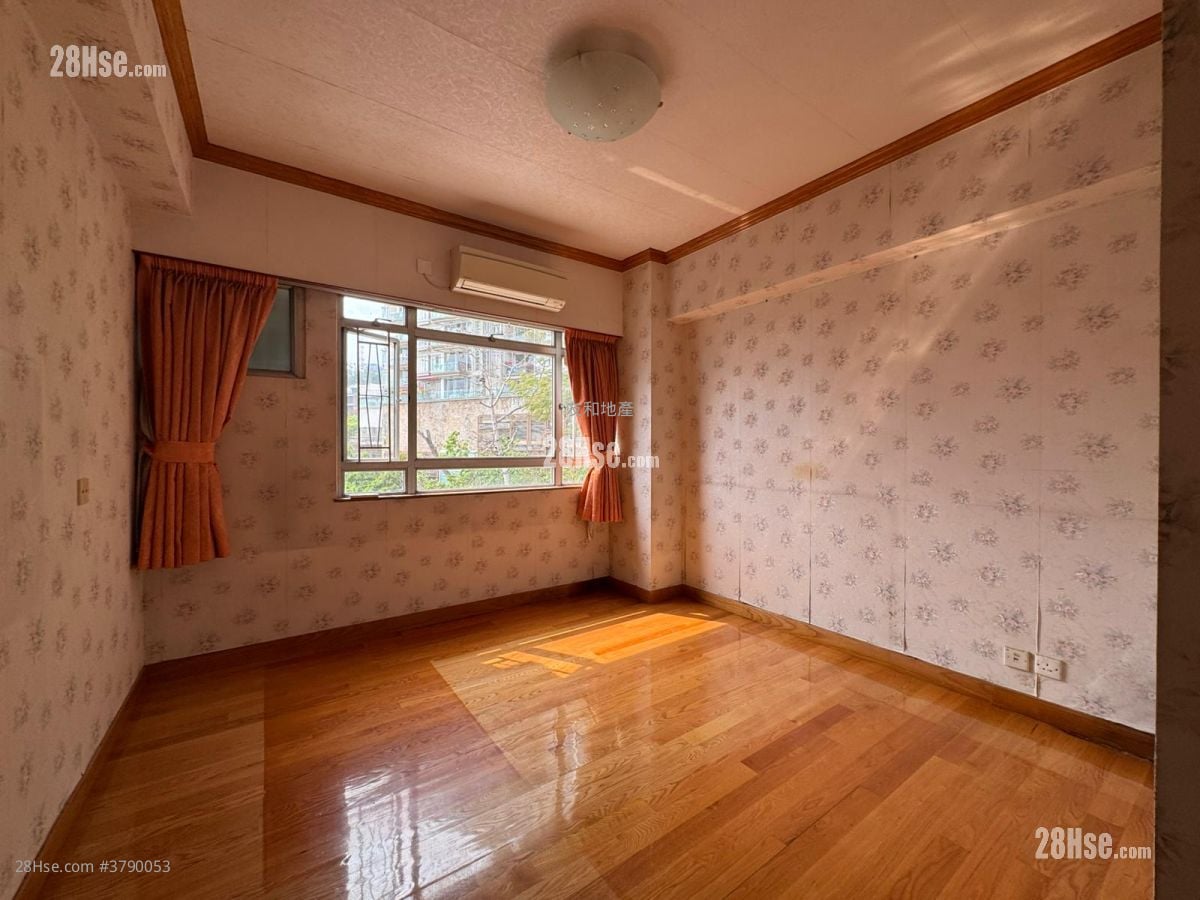 Devon Court Sell 1,270 ft²