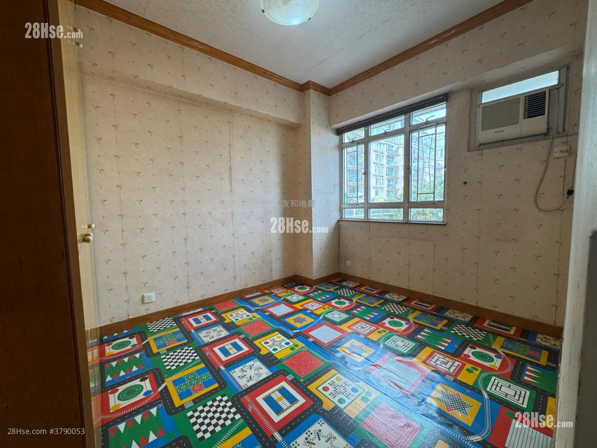 Devon Court Sell 1,270 ft²