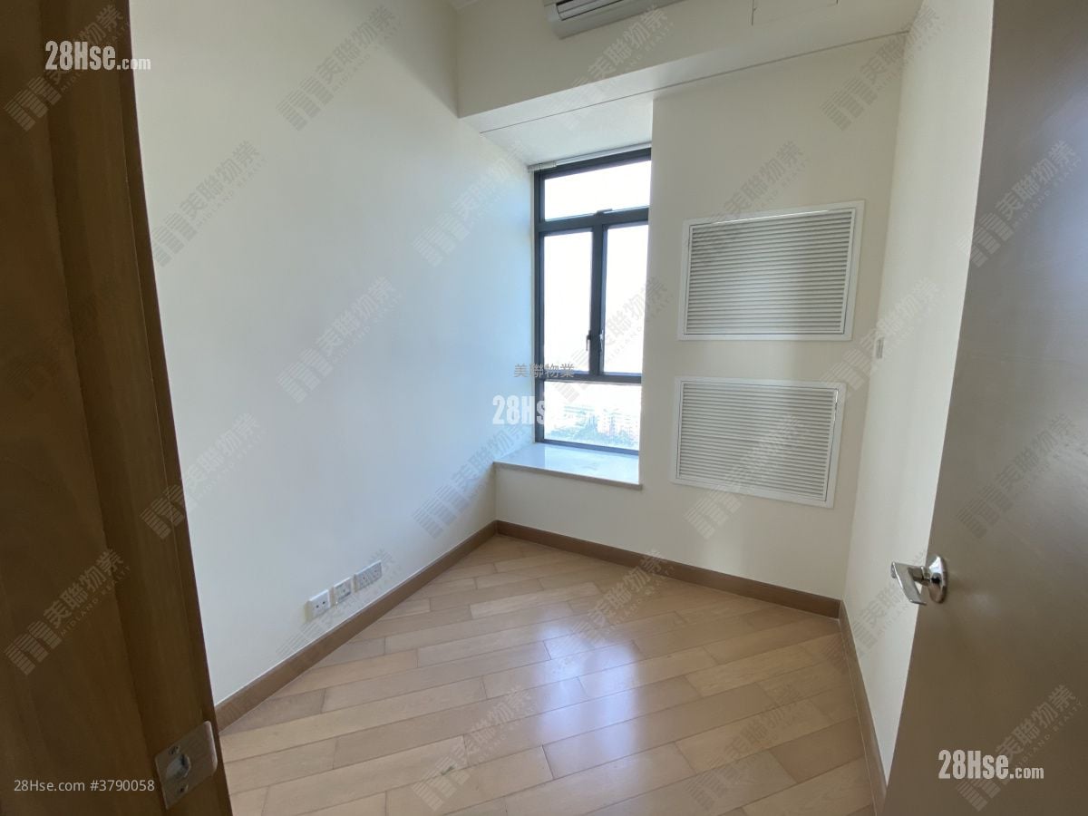 bedroom 1: Yoho Midtown Sell 4 Bedrooms , 2 Bathrooms 880 ft²