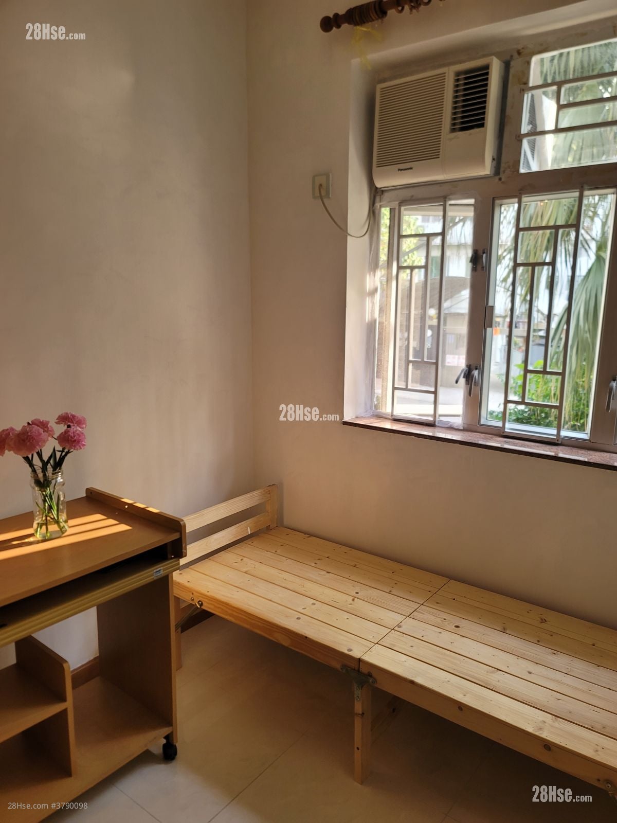 Yuet Wah Mansion Rental 4 Bedrooms 80 ft²