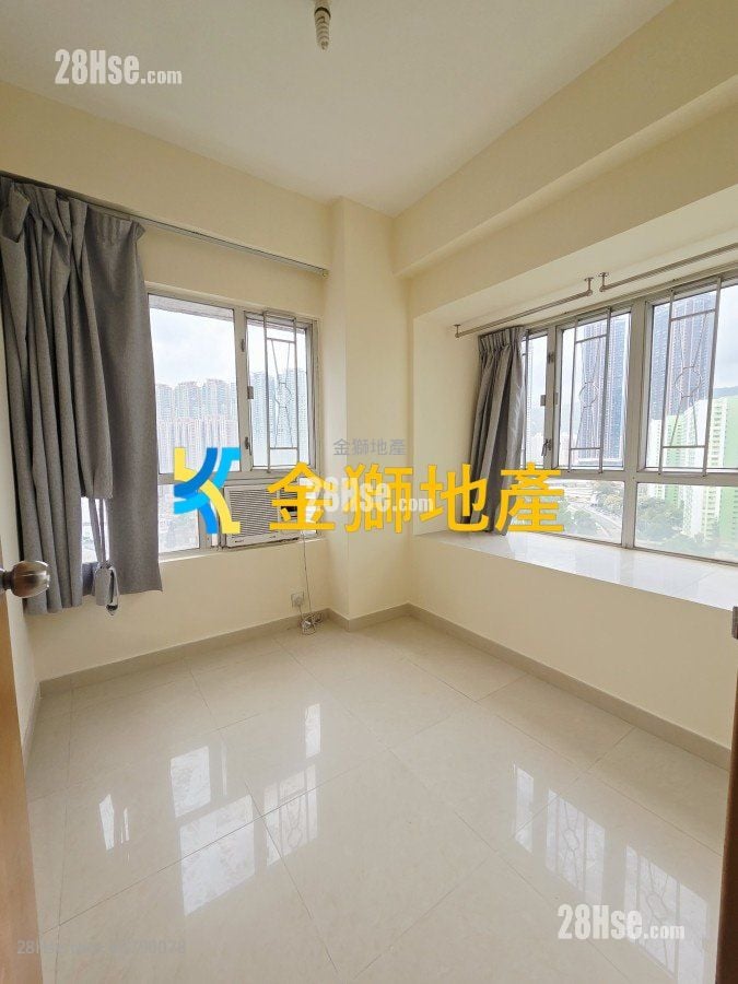 Golden Lion Garden Rental 2 Bedrooms 306 ft²
