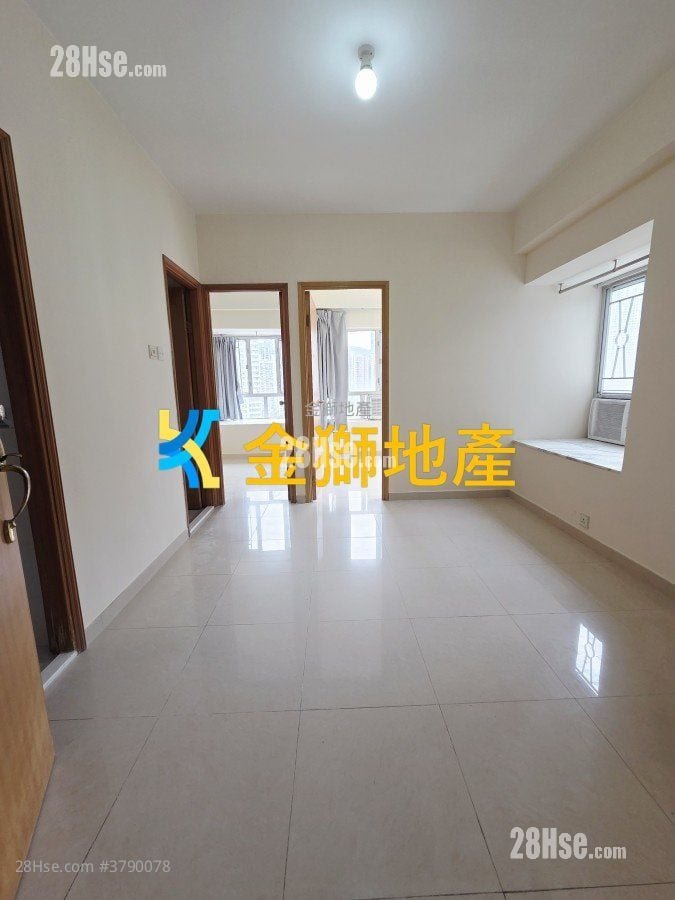 Golden Lion Garden Rental 2 Bedrooms 306 ft²