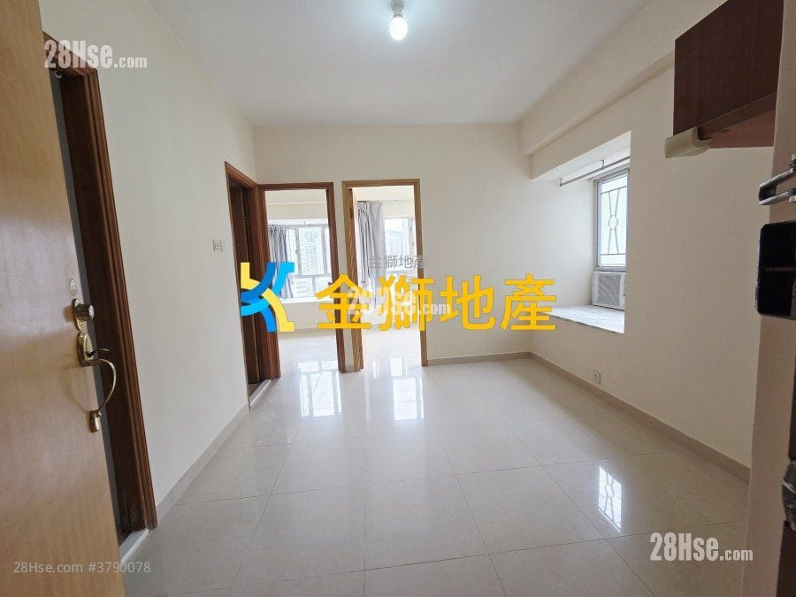 Golden Lion Garden Rental 2 Bedrooms 306 ft²