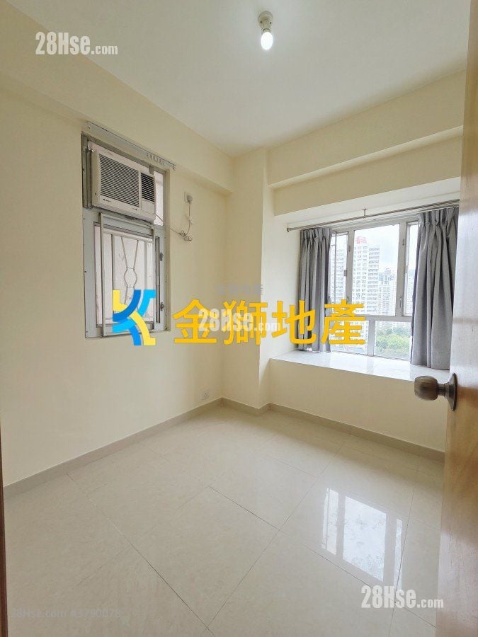 Golden Lion Garden Rental 2 Bedrooms 306 ft²