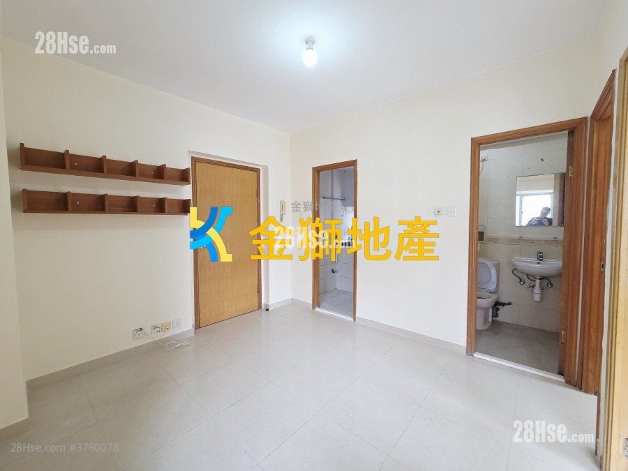 Golden Lion Garden Rental 2 Bedrooms 306 ft²