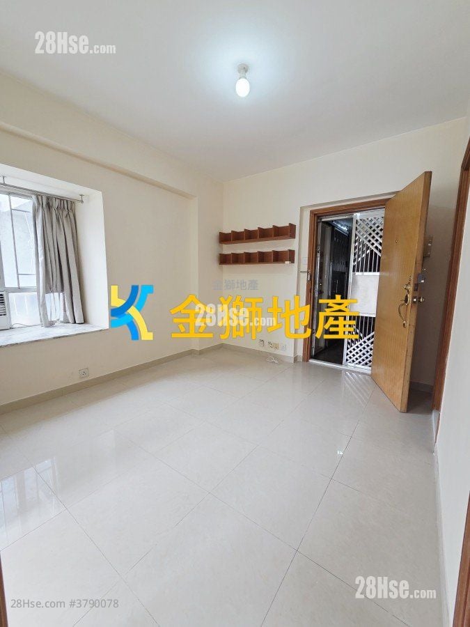 Golden Lion Garden Rental 2 Bedrooms 306 ft²