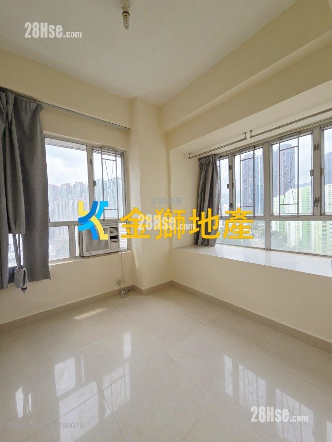Golden Lion Garden Rental 2 Bedrooms 306 ft²
