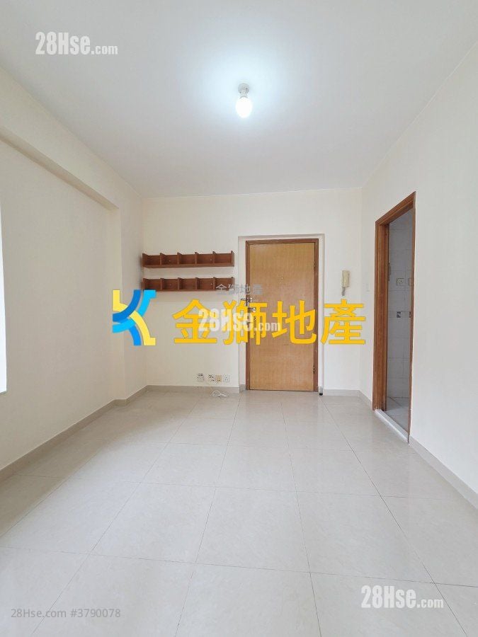 Golden Lion Garden Rental 2 Bedrooms 306 ft²