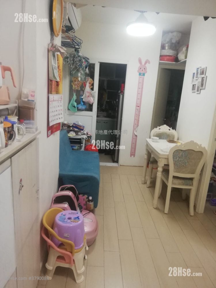Leung Chau Building Sell 2 Bedrooms , 1 Bathroom 371 ft²