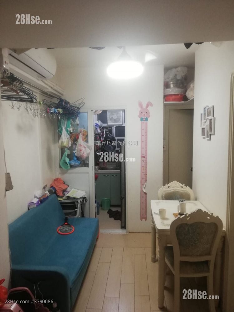 Leung Chau Building Sell 2 Bedrooms , 1 Bathroom 371 ft²