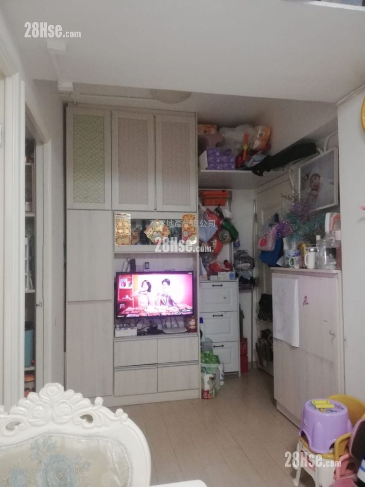 Leung Chau Building Sell 2 Bedrooms , 1 Bathroom 371 ft²