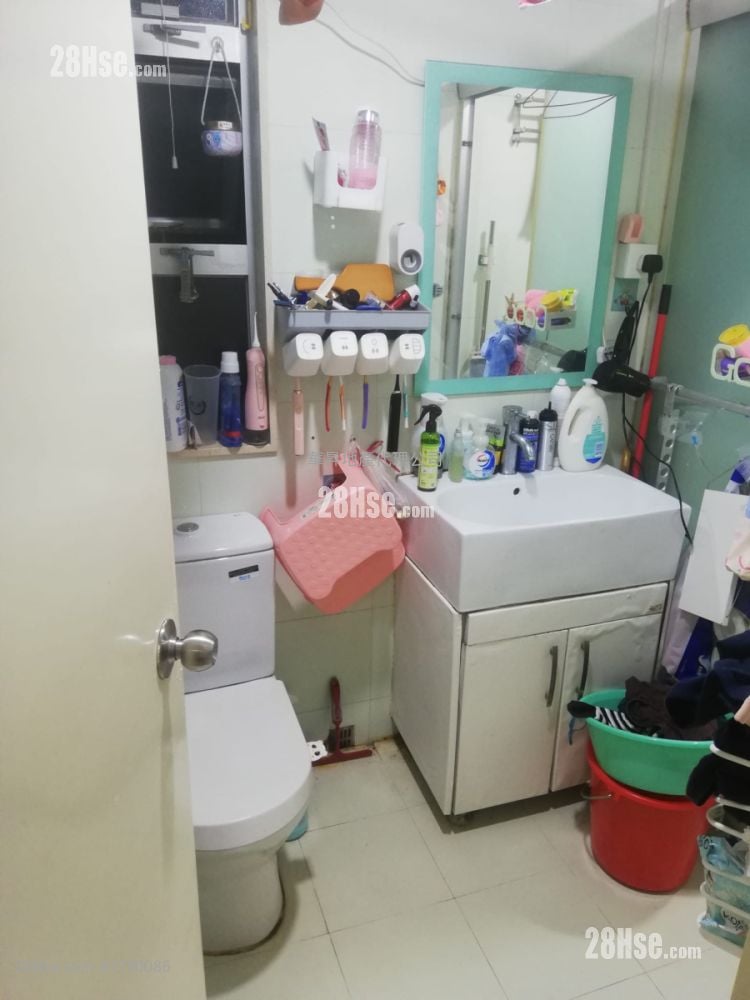 Leung Chau Building Sell 2 Bedrooms , 1 Bathroom 371 ft²