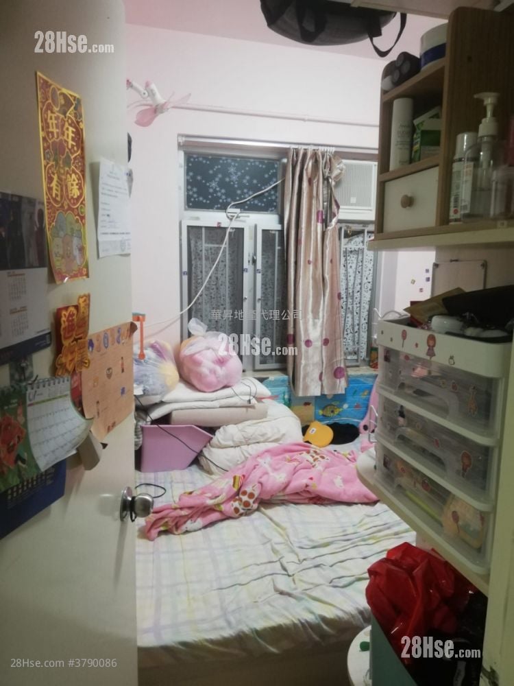 Leung Chau Building Sell 2 Bedrooms , 1 Bathroom 371 ft²