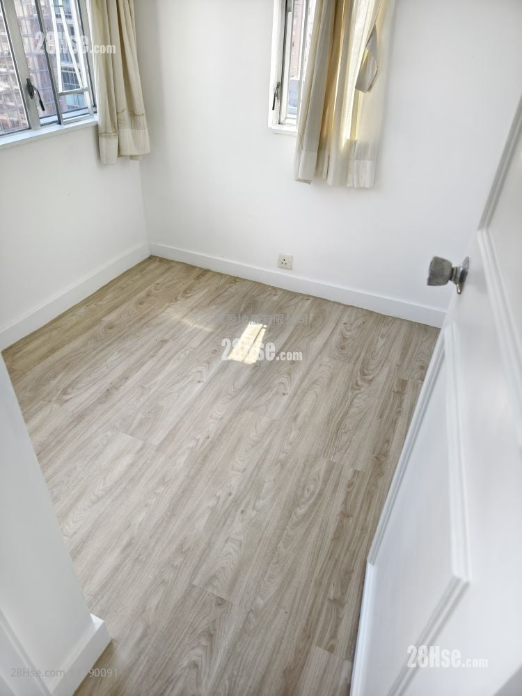 Hung Yat Building Sell 2 Bedrooms 342 ft²