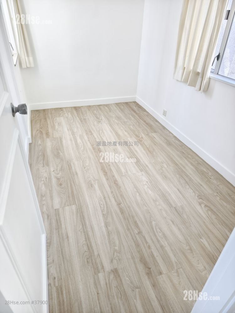 Hung Yat Building Sell 2 Bedrooms 342 ft²