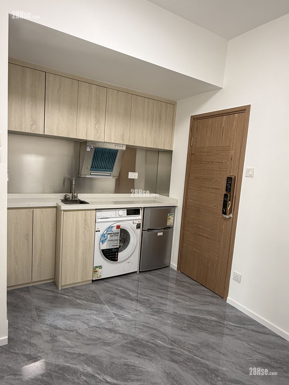 馀庆大厦 租盘 120 平方尺