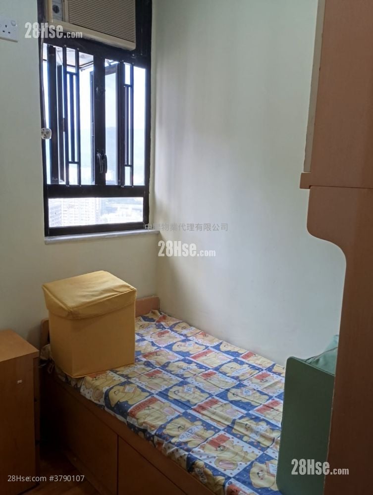 Fung Shing Court Sell 3 Bedrooms , 1 Bathroom 490 ft²