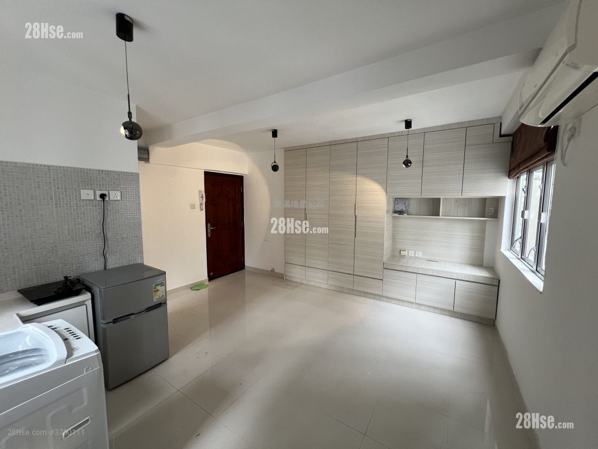 Moonstar Court Rental Studio , 1 Bathroom 240 ft²