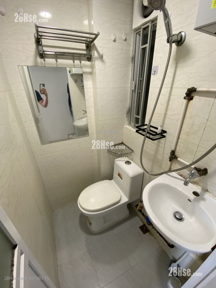 宝兴大楼 租盘 2 房 250 平方尺