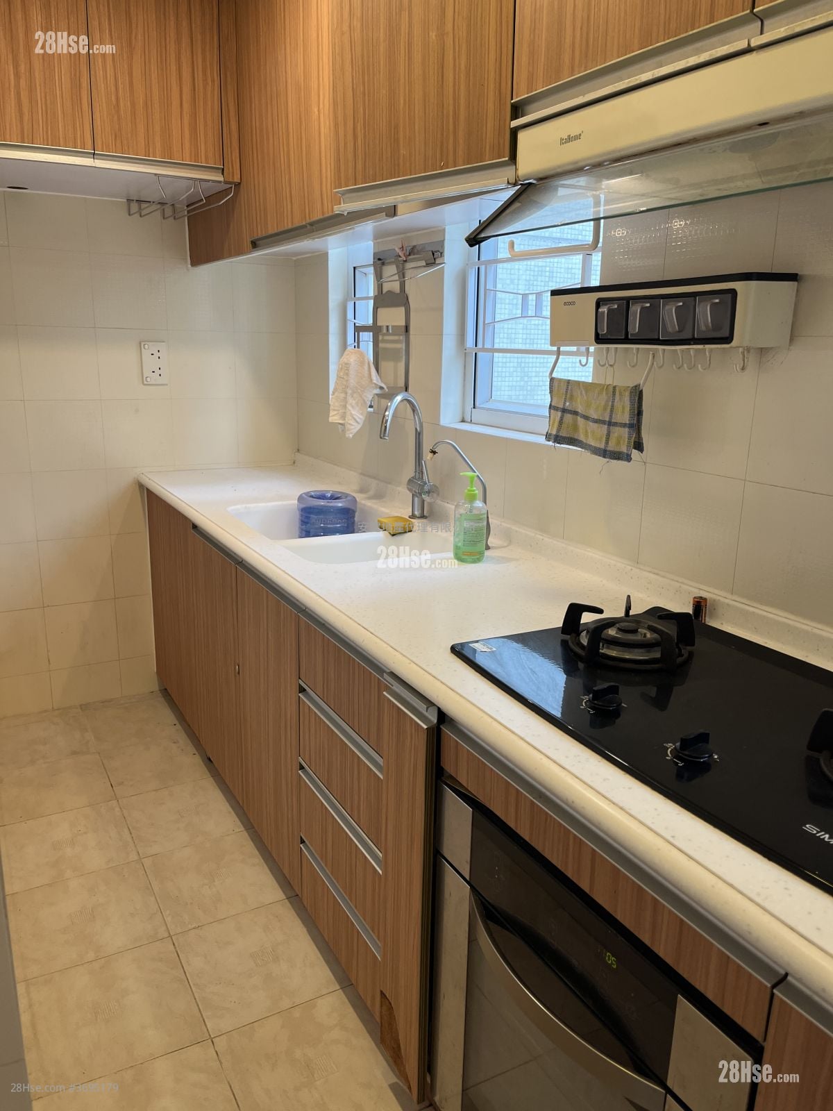 Royal Court Sell 3 Bedrooms , 2 Bathrooms 661 ft²