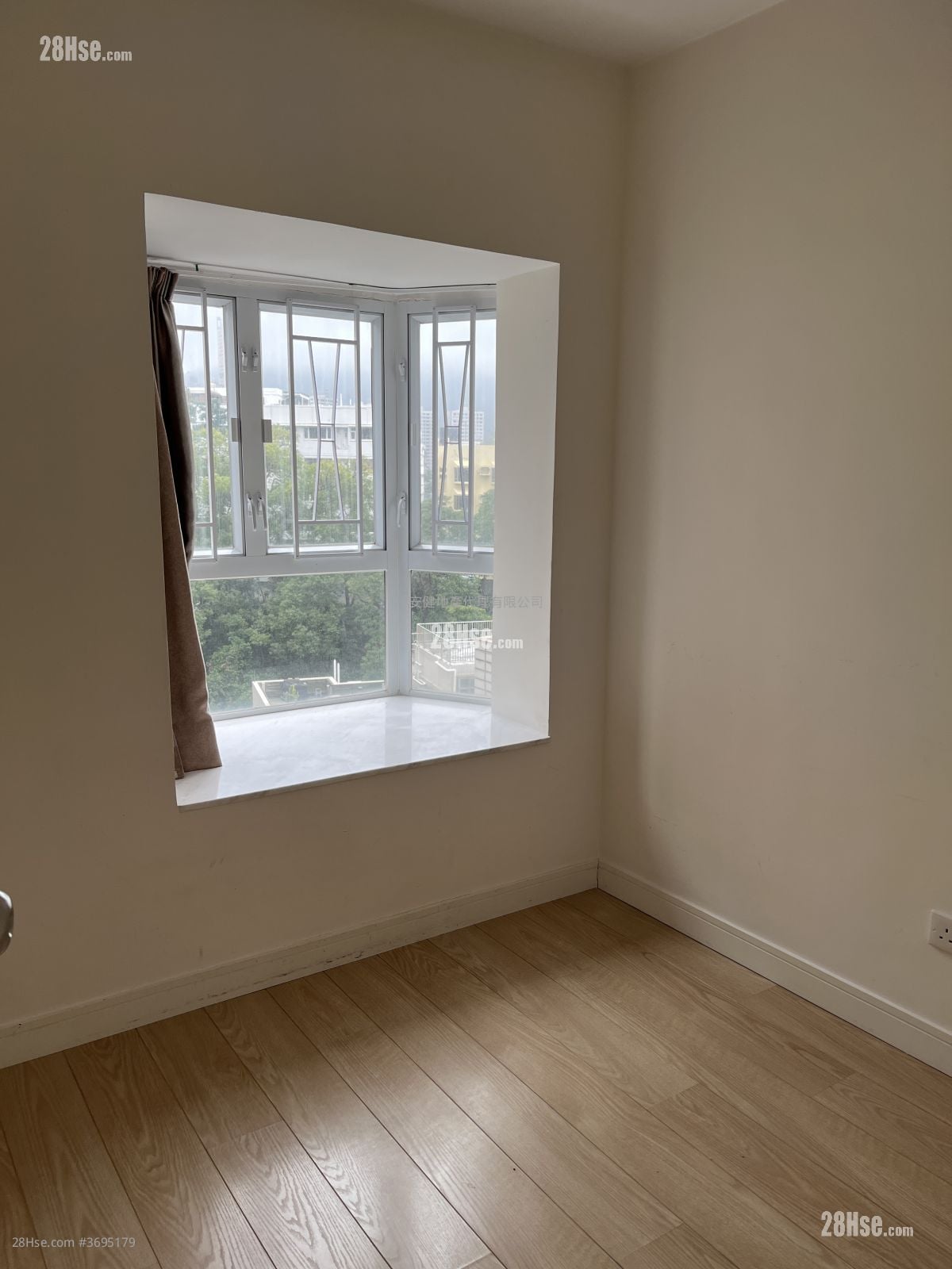 Royal Court Sell 3 Bedrooms , 2 Bathrooms 661 ft²