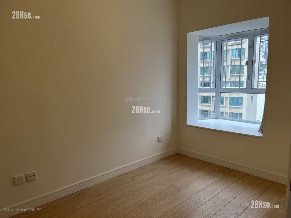 Royal Court Sell 3 Bedrooms , 2 Bathrooms 661 ft²