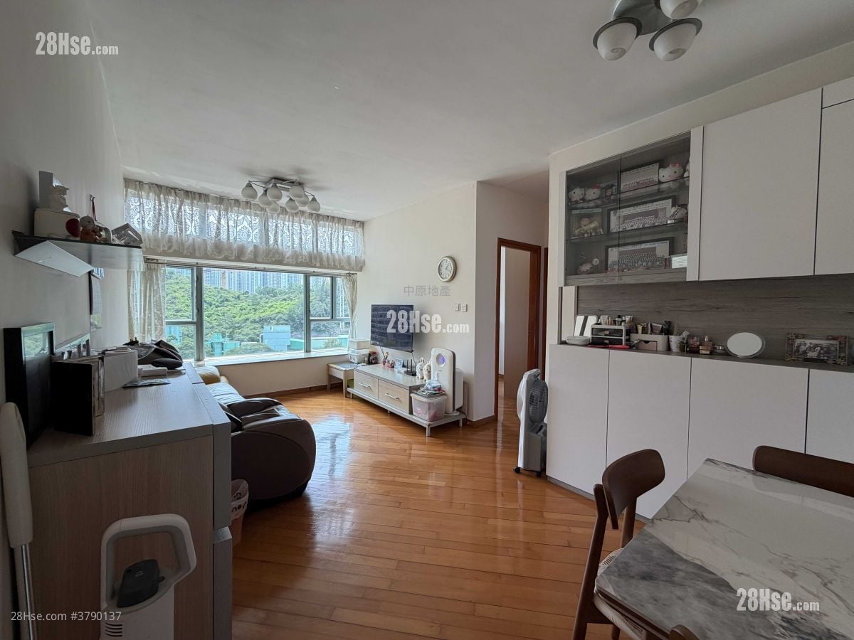 Tung Chung Crescent Sell 2 Bedrooms 607 ft²