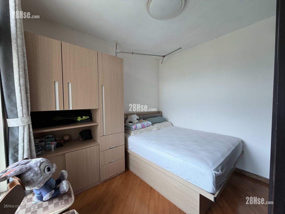 Tung Chung Crescent Sell 2 Bedrooms 607 ft²