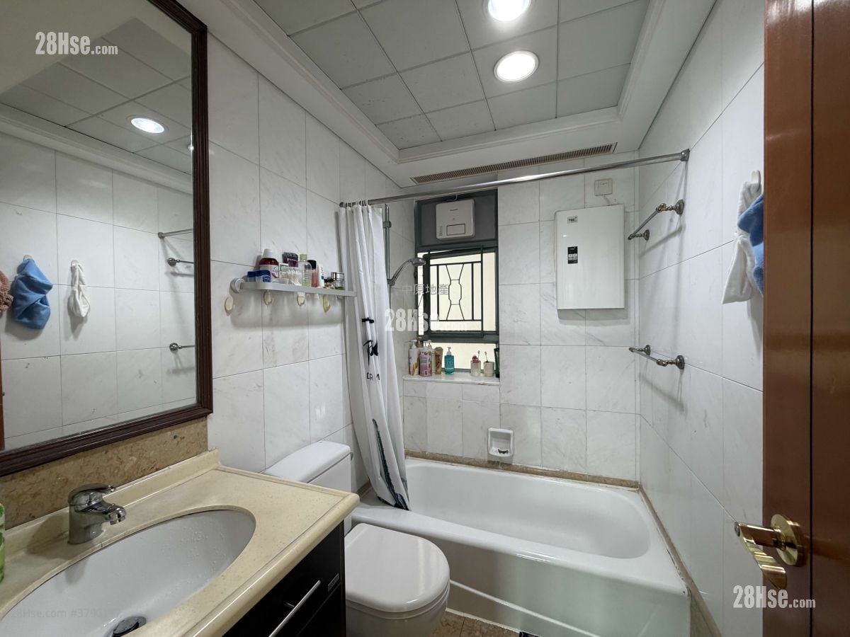 Tung Chung Crescent Sell 2 Bedrooms 607 ft²