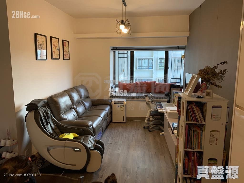 华景山庄 售盘 3 房 , 1 浴室 637 平方尺