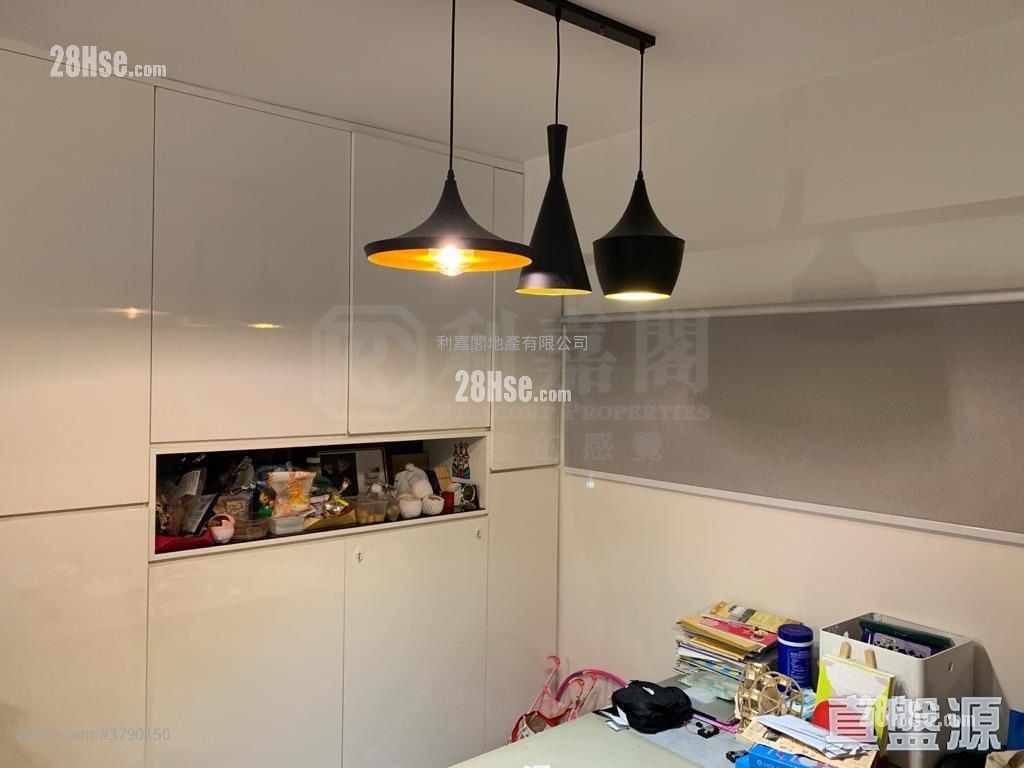 华景山庄 售盘 3 房 , 1 浴室 637 平方尺