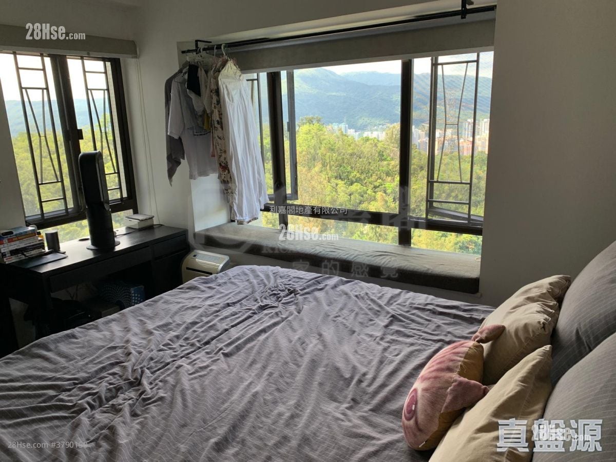 华景山庄 售盘 3 房 , 1 浴室 637 平方尺