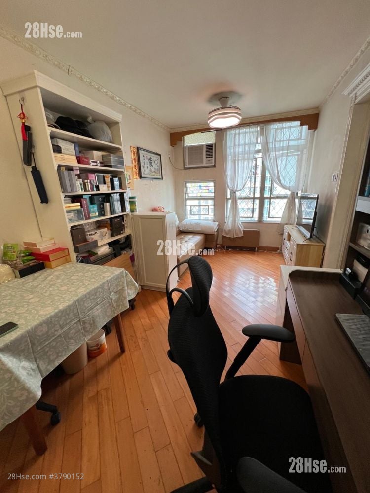 Tin Shing Court Sell 2 Bedrooms 506 ft²