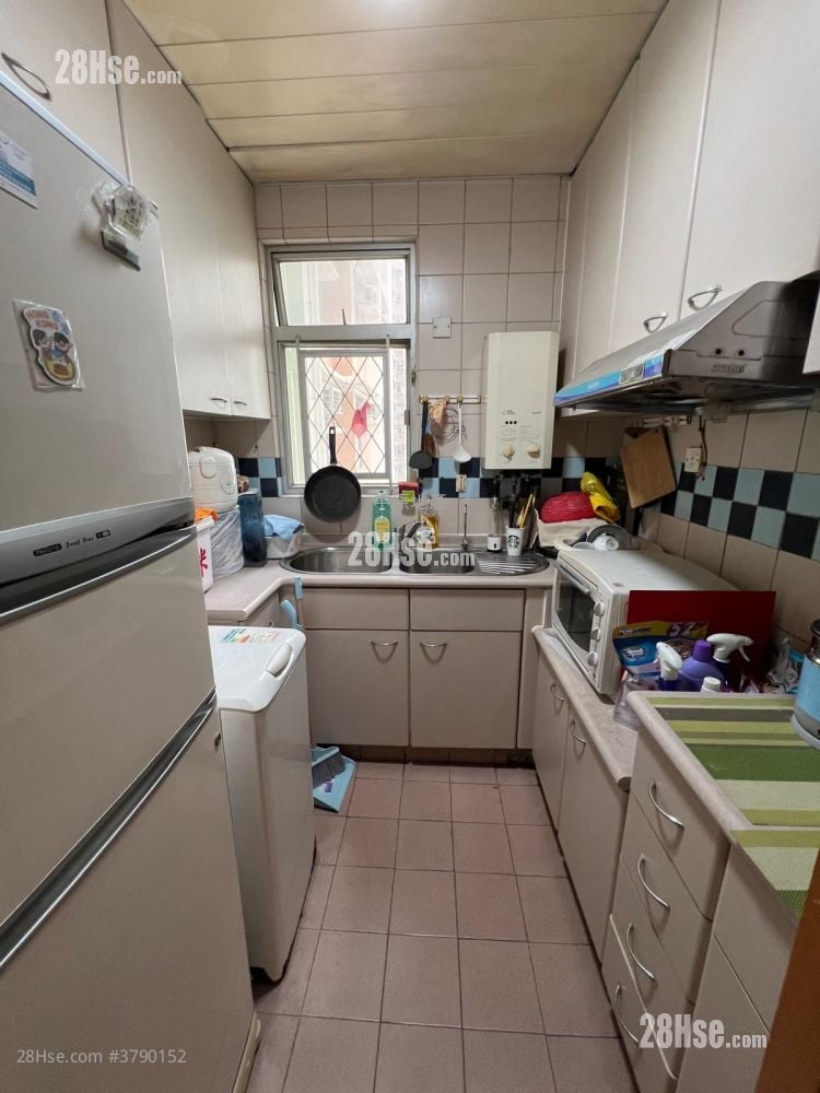 Tin Shing Court Sell 2 Bedrooms 506 ft²