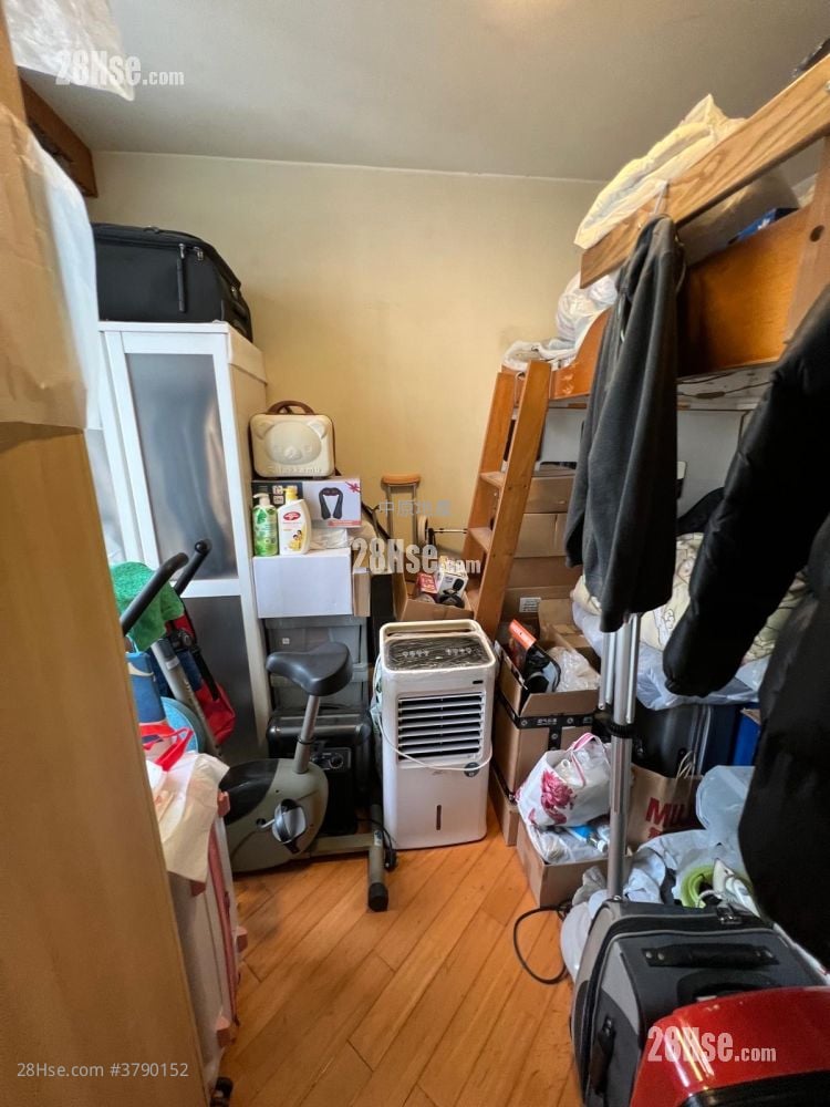 Tin Shing Court Sell 2 Bedrooms 506 ft²