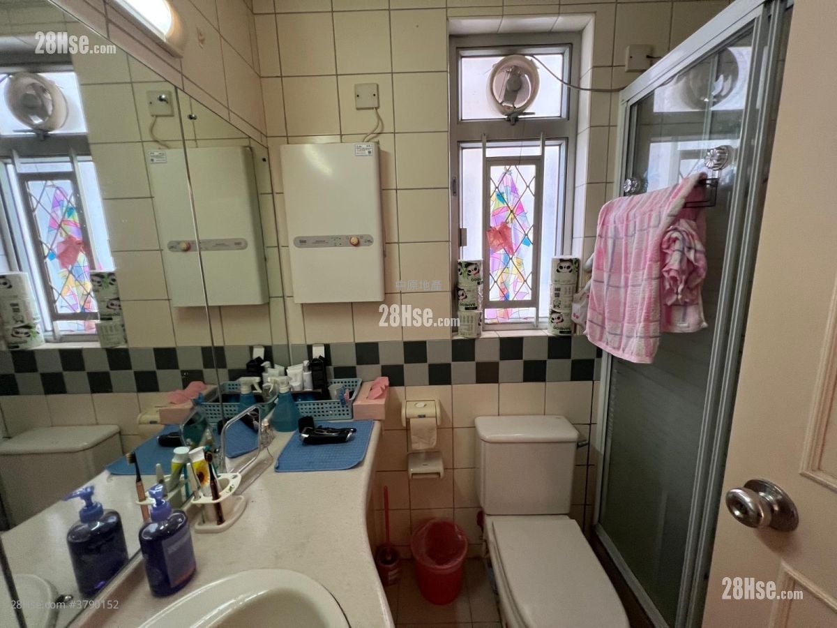 Tin Shing Court Sell 2 Bedrooms 506 ft²