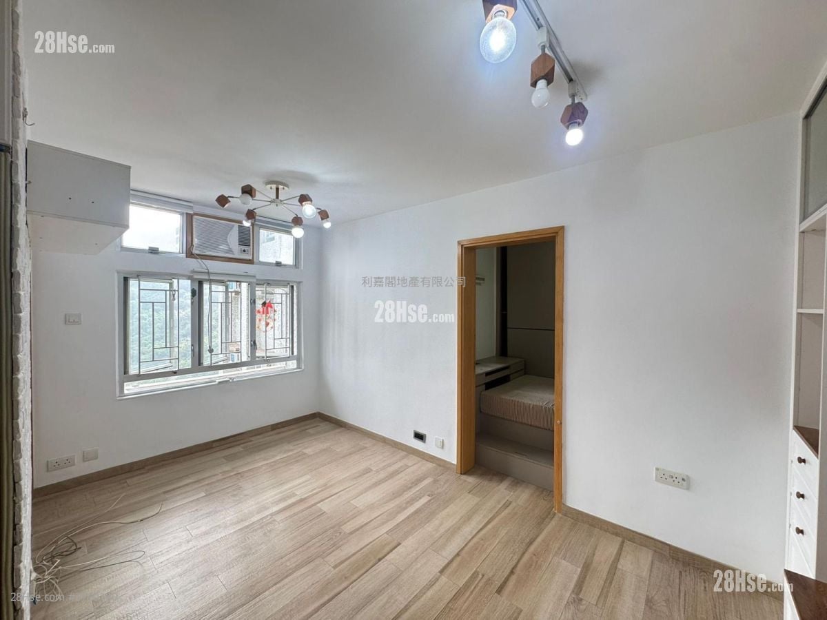 Ching Wah Court Sell 2 Bedrooms 401 ft²