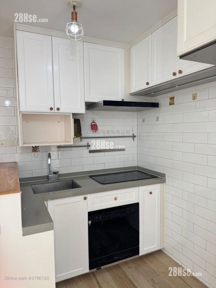 Ching Wah Court Sell 2 Bedrooms 401 ft²