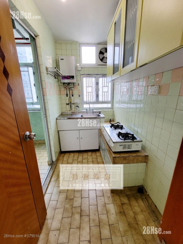 Ming Nga Court Sell 2 Bedrooms , 1 Bathroom 394 ft²