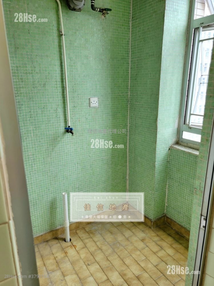 Ming Nga Court Sell 2 Bedrooms , 1 Bathroom 394 ft²