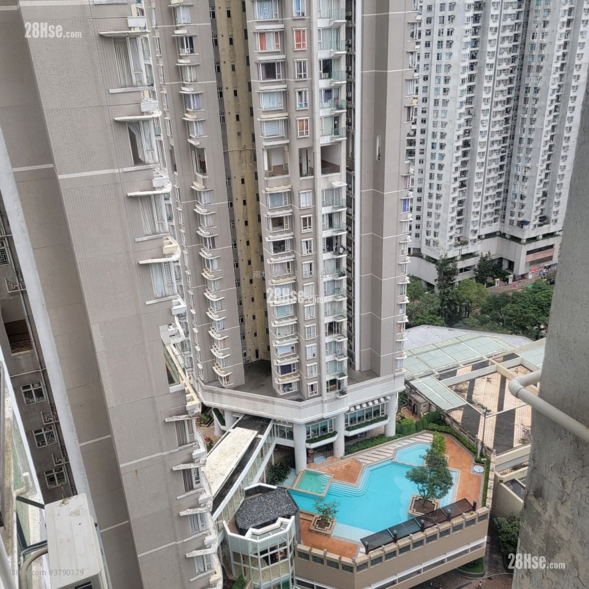 Nan Fung Sun Chuen Sell 3 Bedrooms , 1 Bathroom 570 ft²