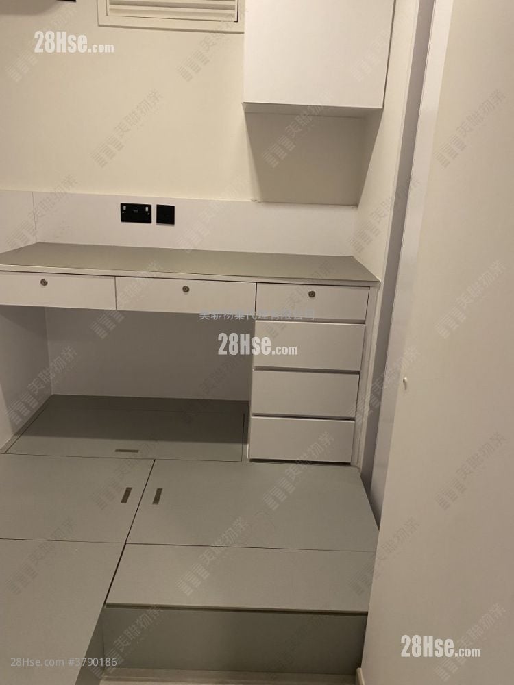 Park Central Sell 2 Bedrooms , 1 Bathroom 384 ft²