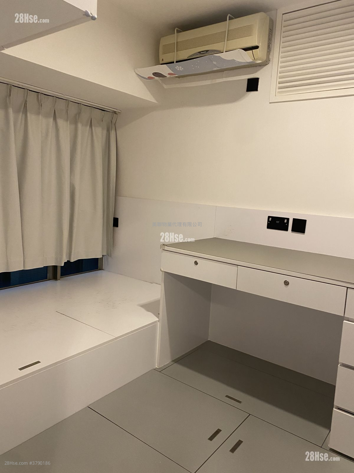 Park Central Sell 2 Bedrooms , 1 Bathroom 384 ft²