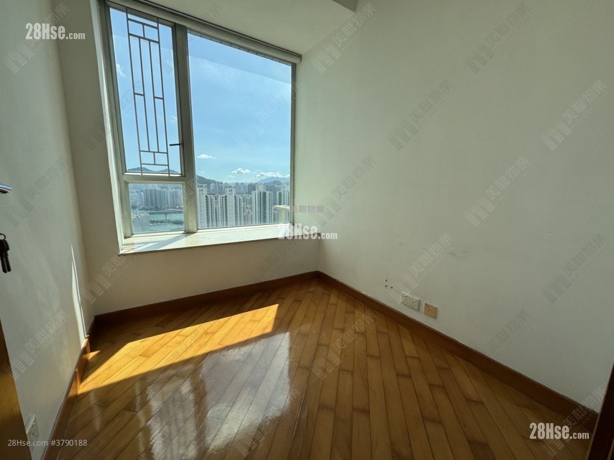 Indihome Sell 3 Bedrooms 538 ft²